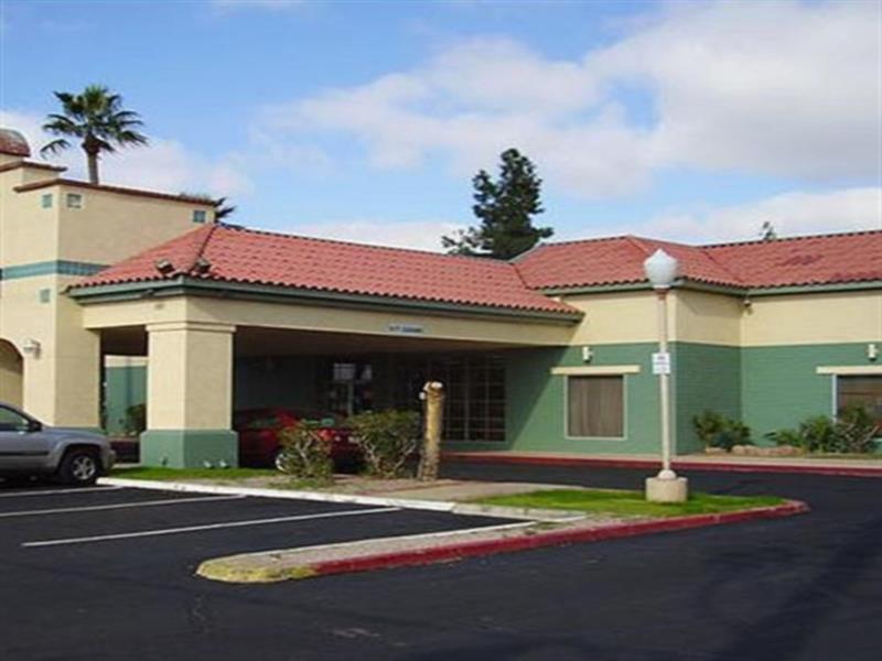Vacation Inn Phoenix Exterior photo